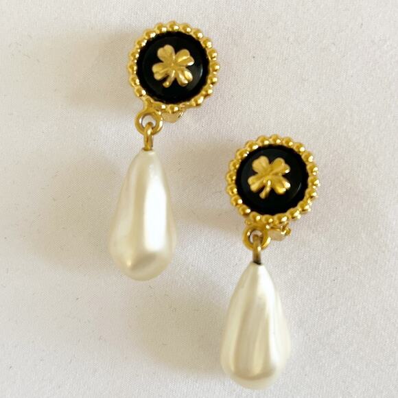 CHANEL Vintage 80s Clover Enamel Faux Pearl Clip On Earrings Collection 26 COA - Picture 11 of 12